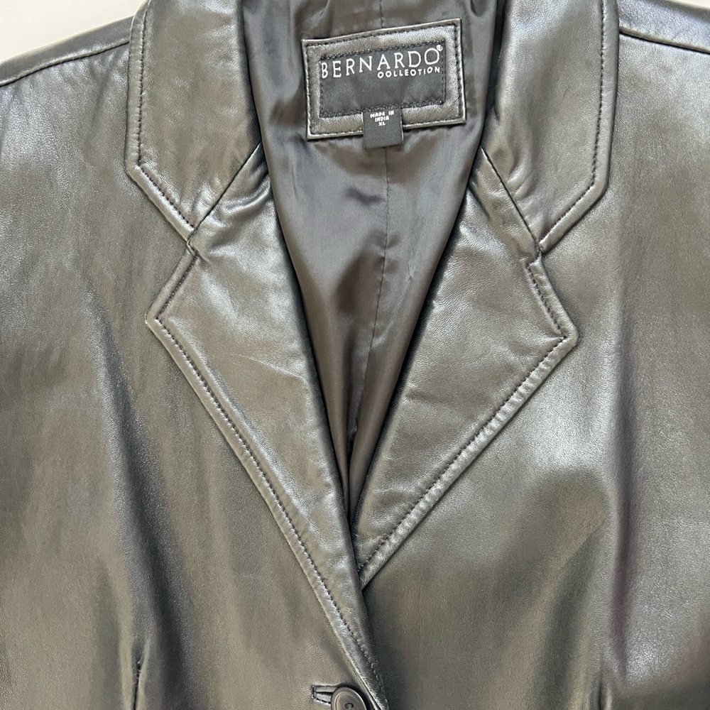 Bernardo Women's Classic Black Leather Jacket - Picture 4 of 7